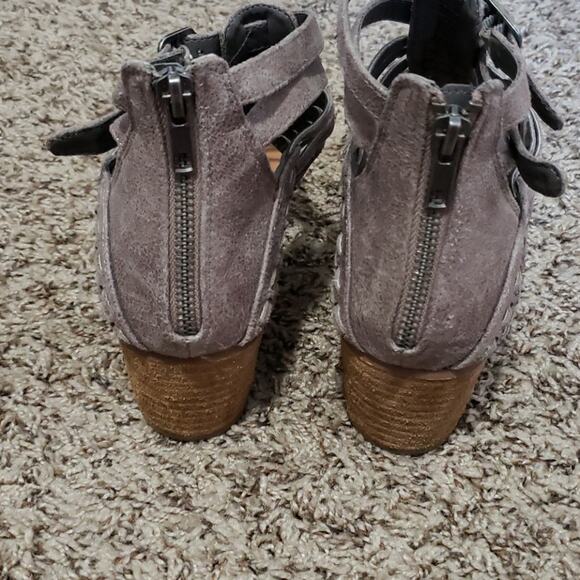 Not Rated Ofanto Pewter Gladiator Sandal - Picture 8 of 8